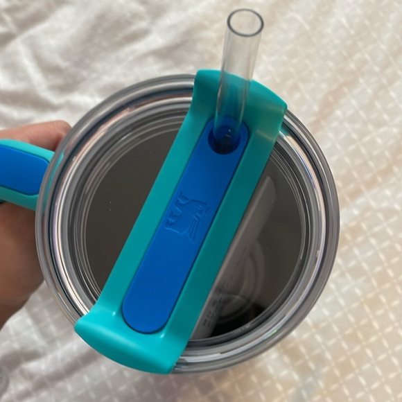 stanley 40 oz flow state quencher - Picture 3 of 3